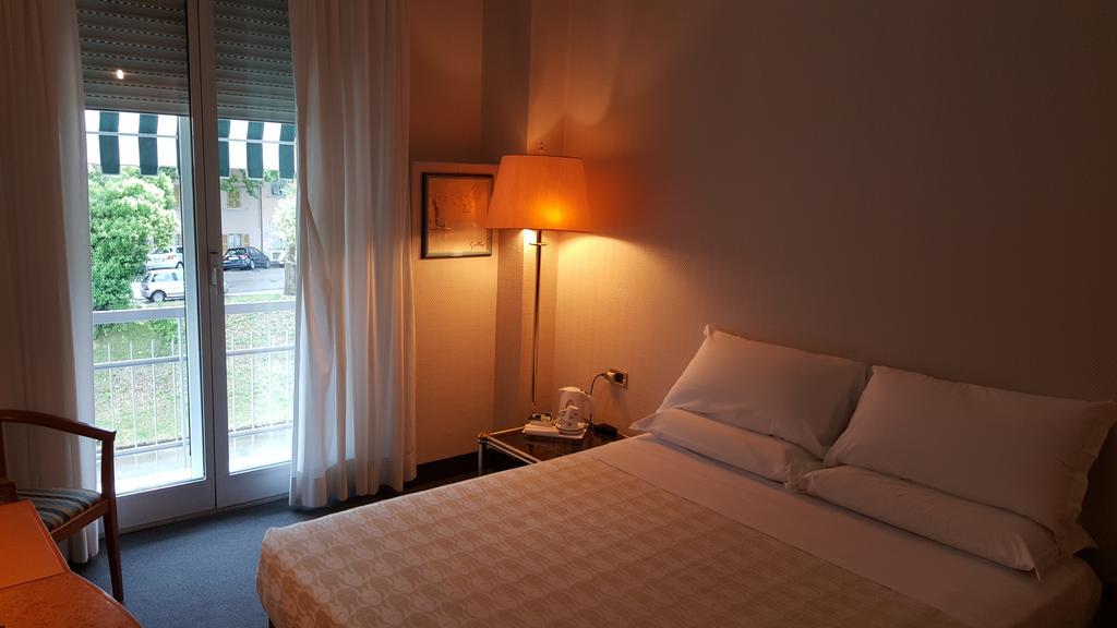 Hotel Augustus ファーノ エクステリア 写真