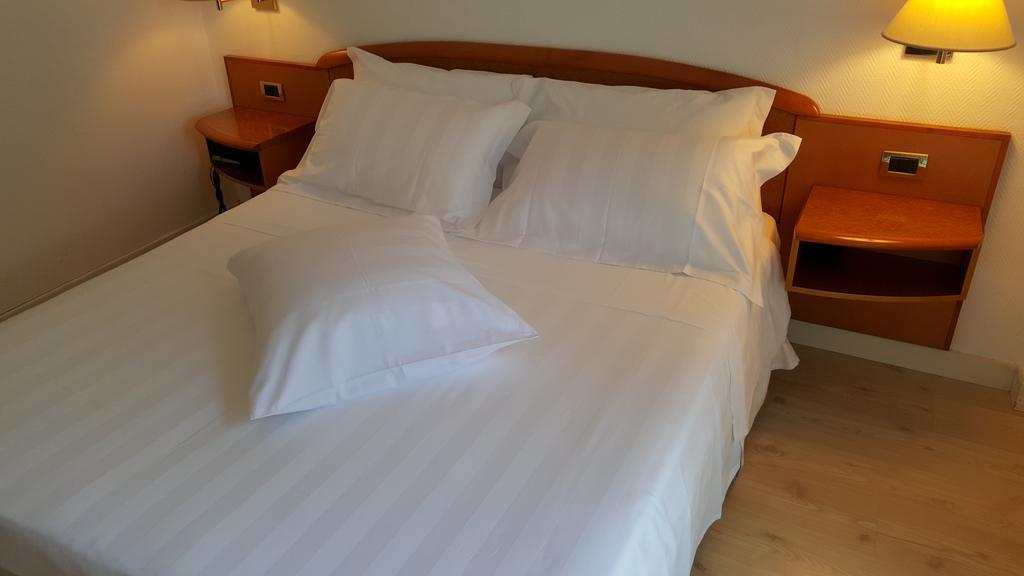 Hotel Augustus ファーノ エクステリア 写真