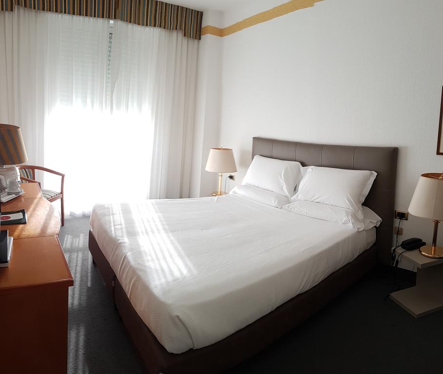 Hotel Augustus ファーノ エクステリア 写真