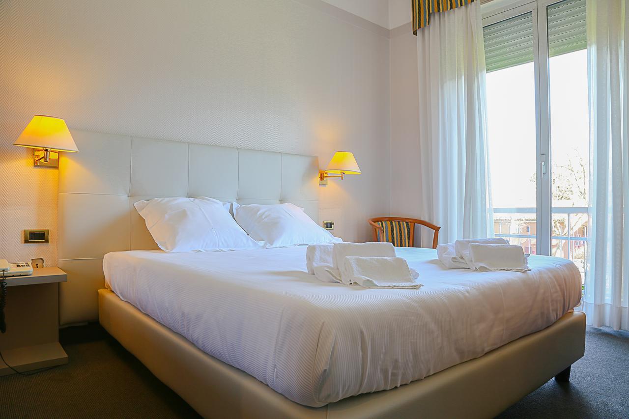 Hotel Augustus ファーノ エクステリア 写真