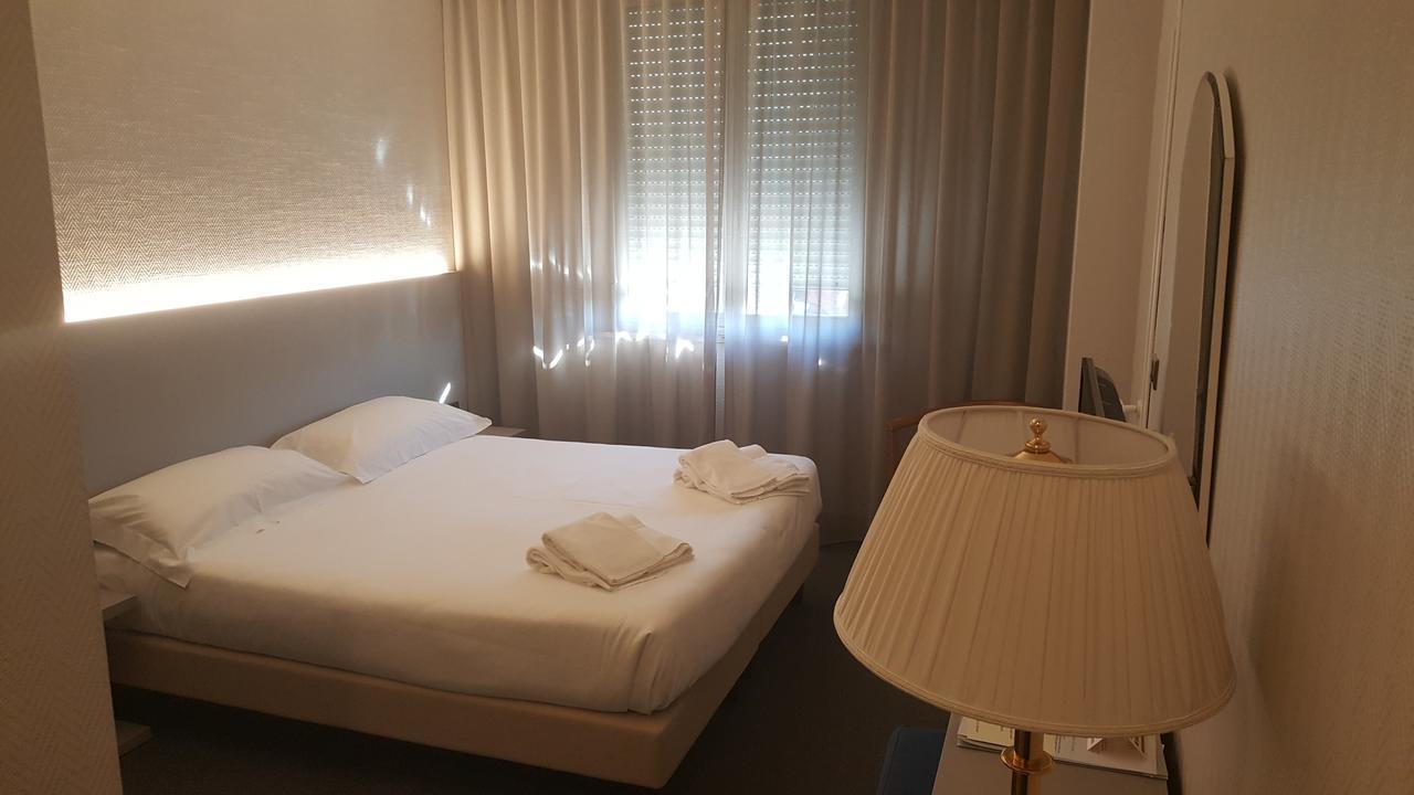 Hotel Augustus ファーノ エクステリア 写真