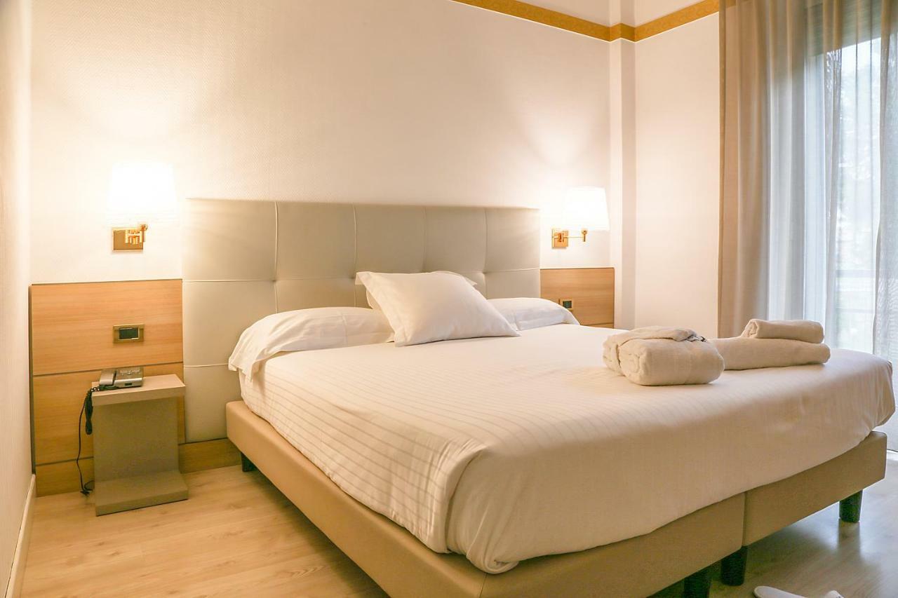 Hotel Augustus ファーノ エクステリア 写真